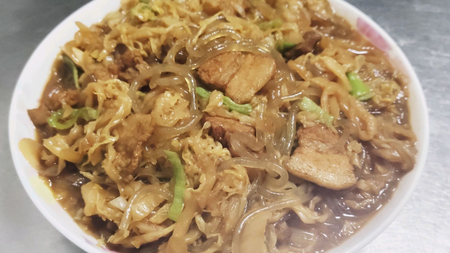 酸菜炖粉条,酸爽可口,百吃不厌