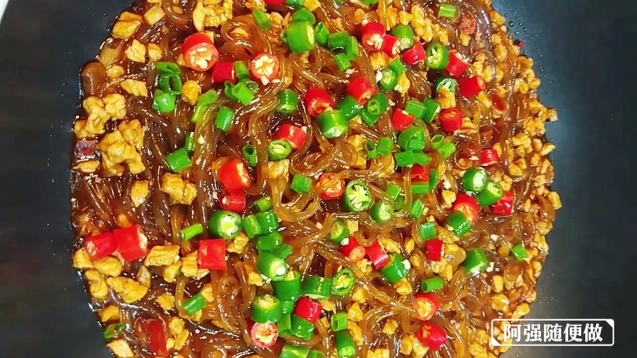 家常版的肉末炖粉条,非常简单好吃的美食,喜欢的朋友可以试一下