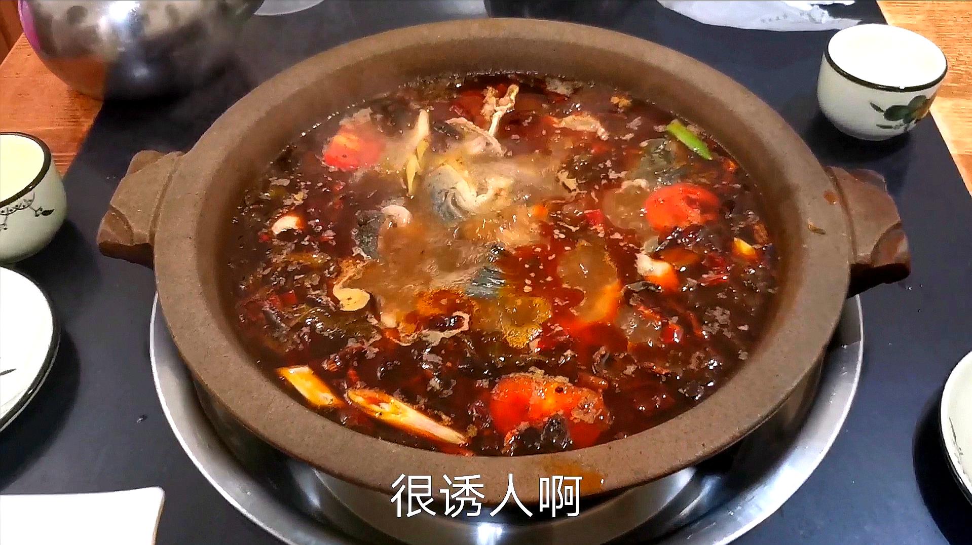 云南大理旅行,2个人花68元吃的云南特色美食石锅鱼,味道很不错