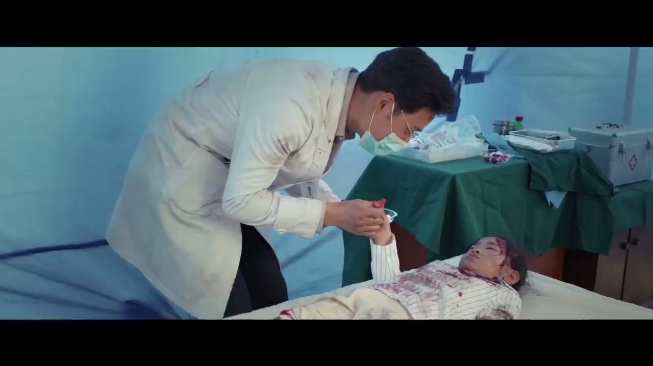 独有气质惹人爱!盘点周冬雨vs王子文锦集,同是古灵精怪更爱谁!