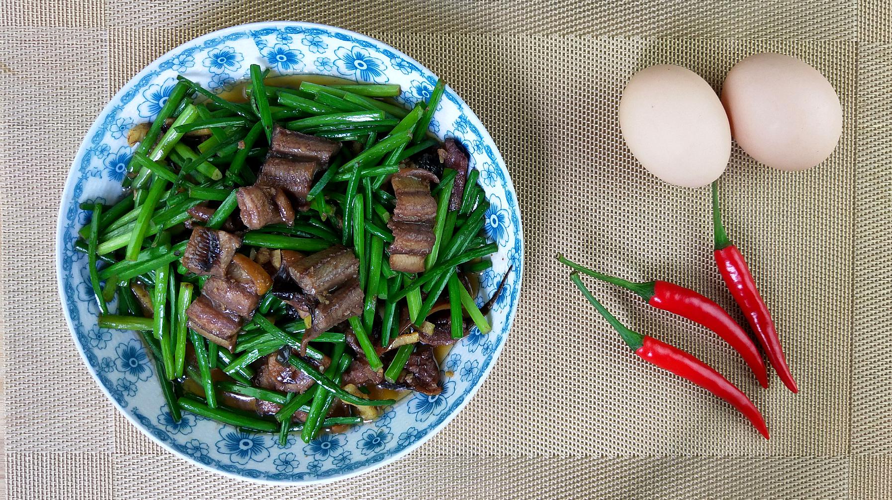 黄鳝和韭菜花的家常小炒,制作清晰流程简单,美味又营养的家常菜