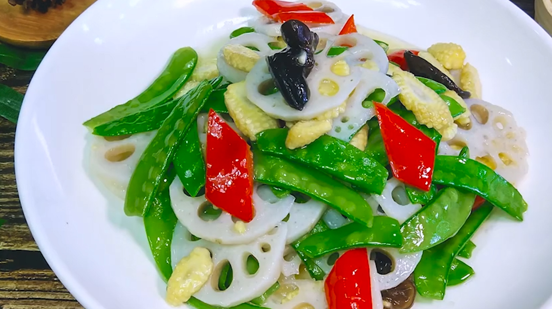 教你做一道非常爽口的荷塘小炒,好吃又解腻,看着就有食欲