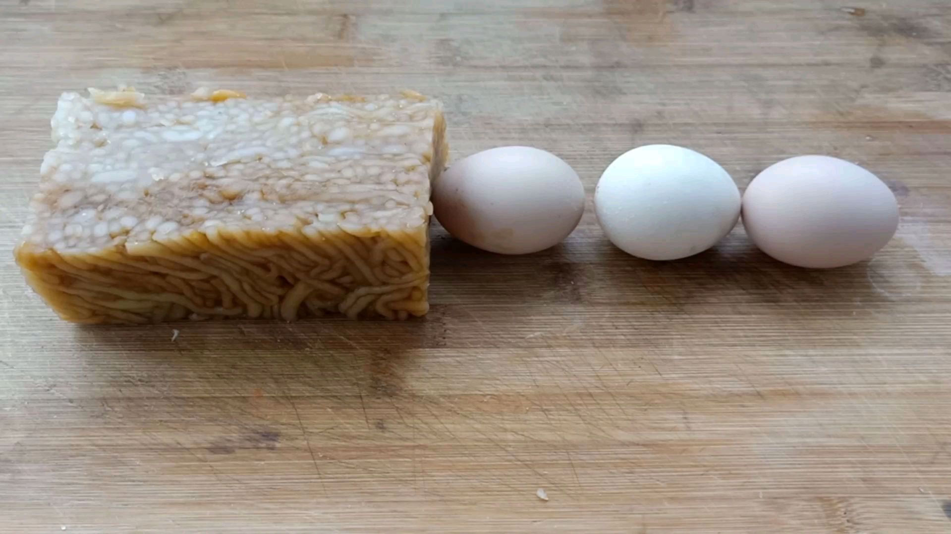 皮渣和鸡蛋的新吃法,3分钟教会你!