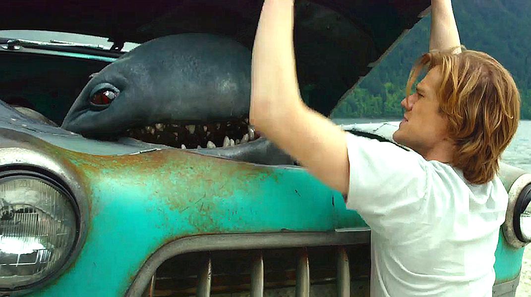 小伙捡到一只怪兽,发现它不仅爱喝石油,还能当发动机装进卡车里
