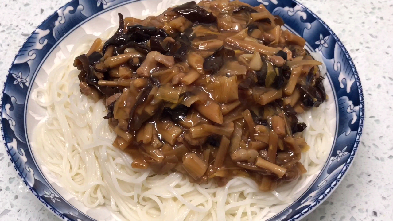 黄花菜木耳肉末打卤面