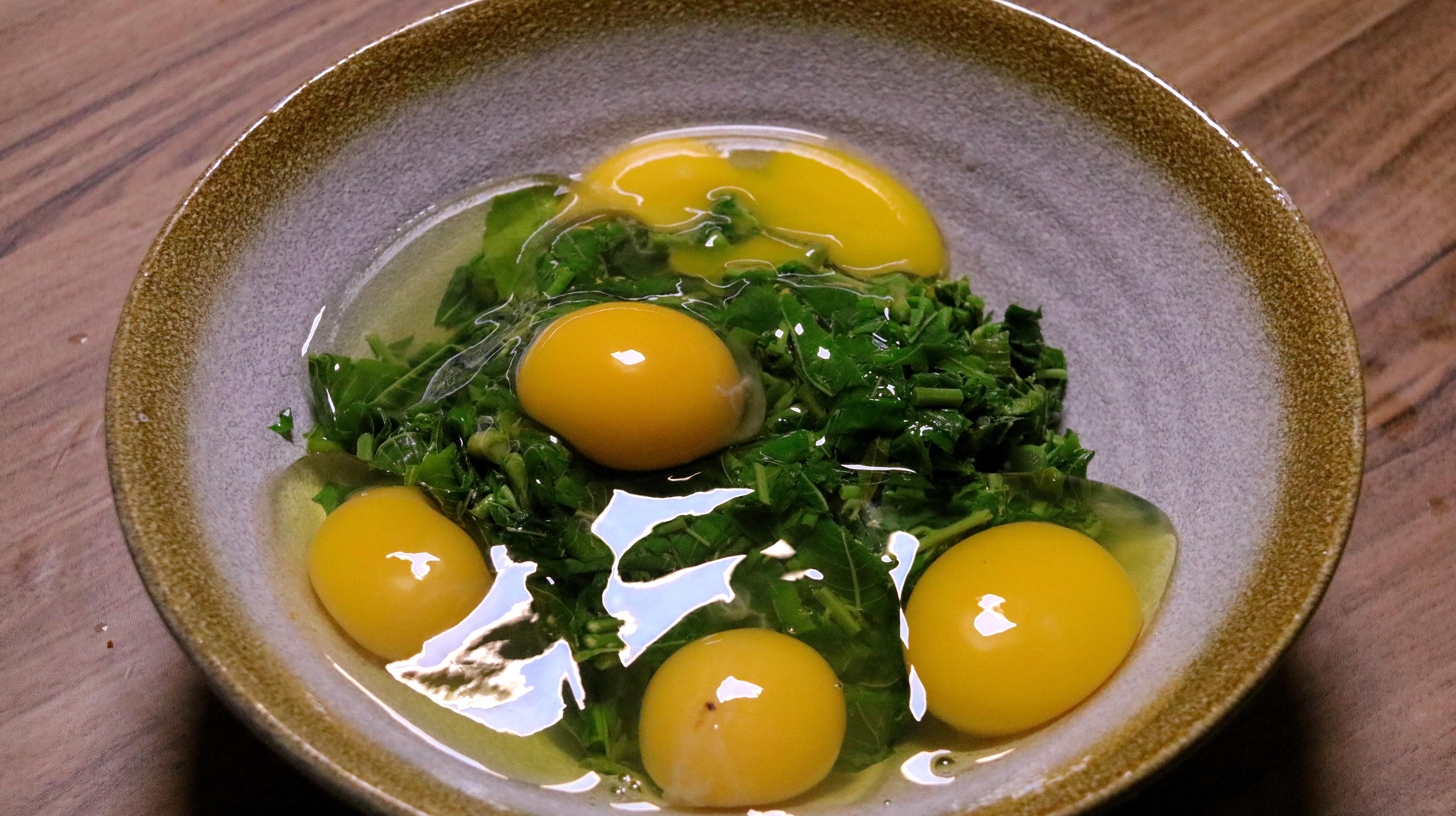 香椿炒鸡蛋,香椿炒鸡蛋的家常做法 - 美食杰香椿炒鸡蛋做法大全
