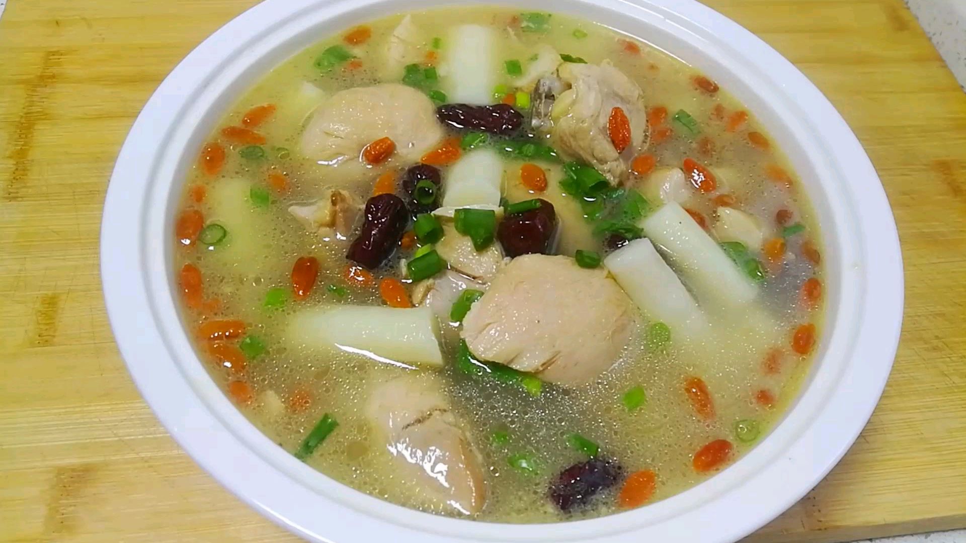 铁棍山药鸡腿汤,把一家人的胃都养好,你不试试吗?