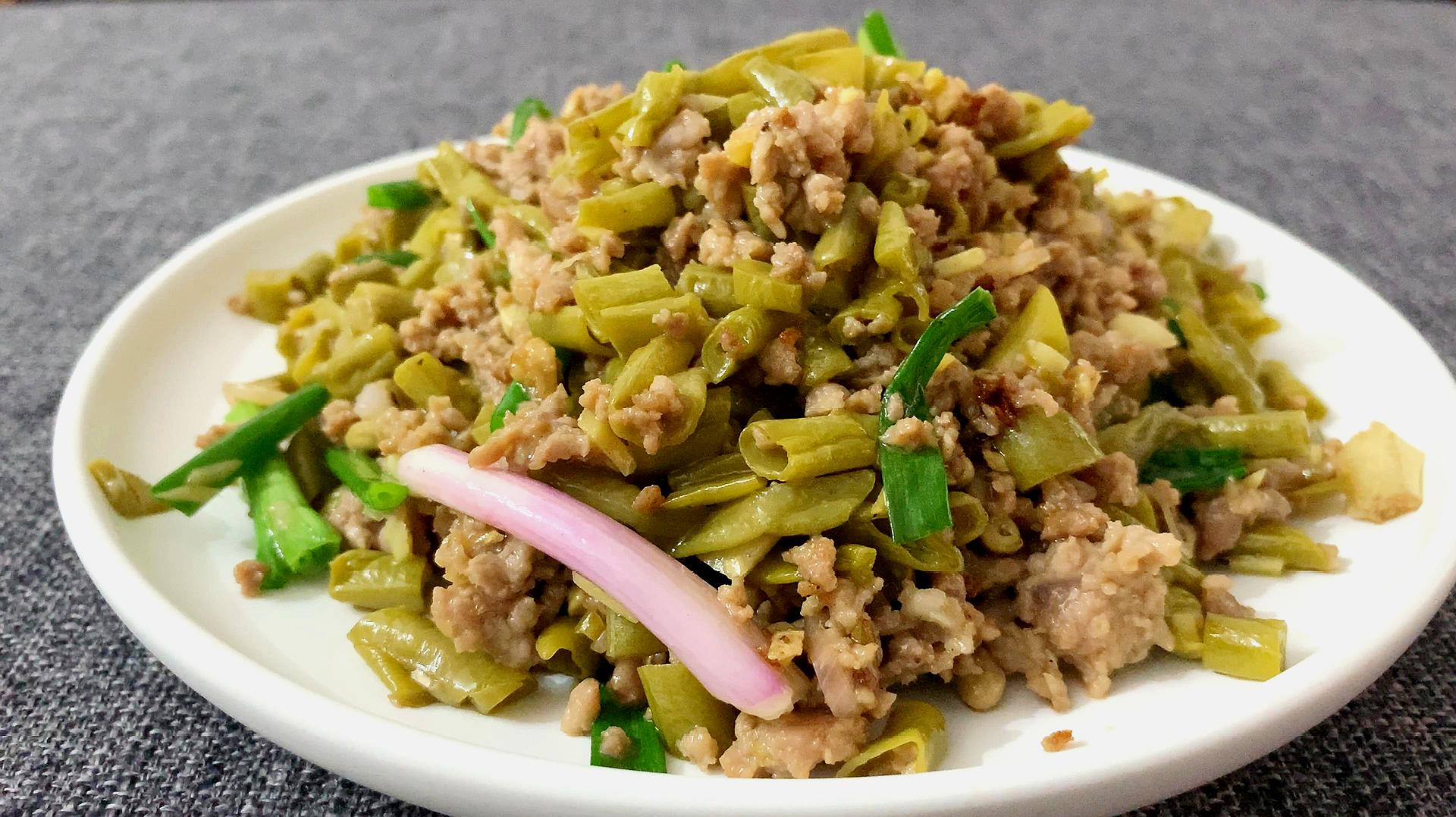 今天買了酸豆角 做一個下飯神器 酸豆角炒肉沫