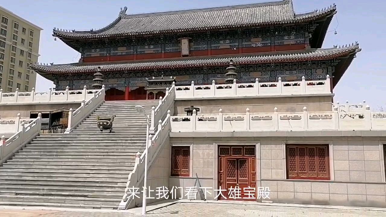 走進西山老君廟,觀看壯觀的寺廟建築,感覺像小公園