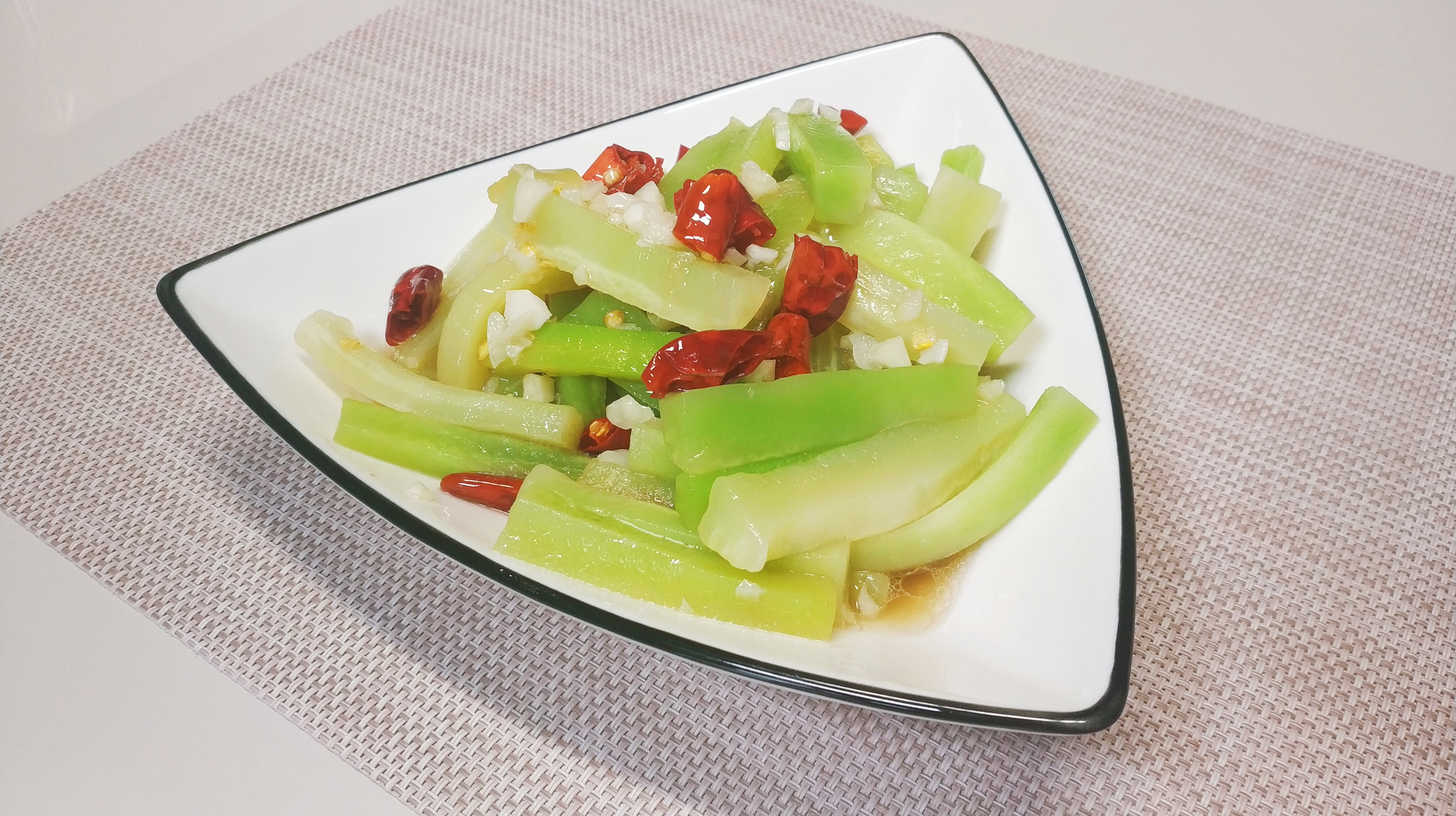 美食莴笋这样做,鲜香可口