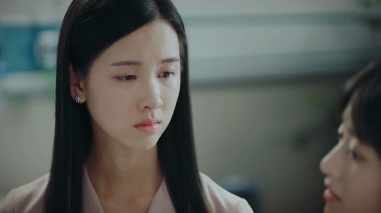 七月与安生:七月看着安生,眼里全是泪水,好心疼安生