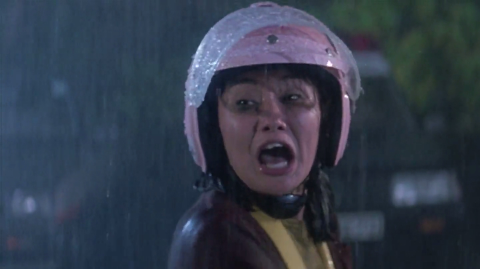 警察故事:成龙张曼玉雨中吵架这段戏,短短一分钟,我却笑喷了!