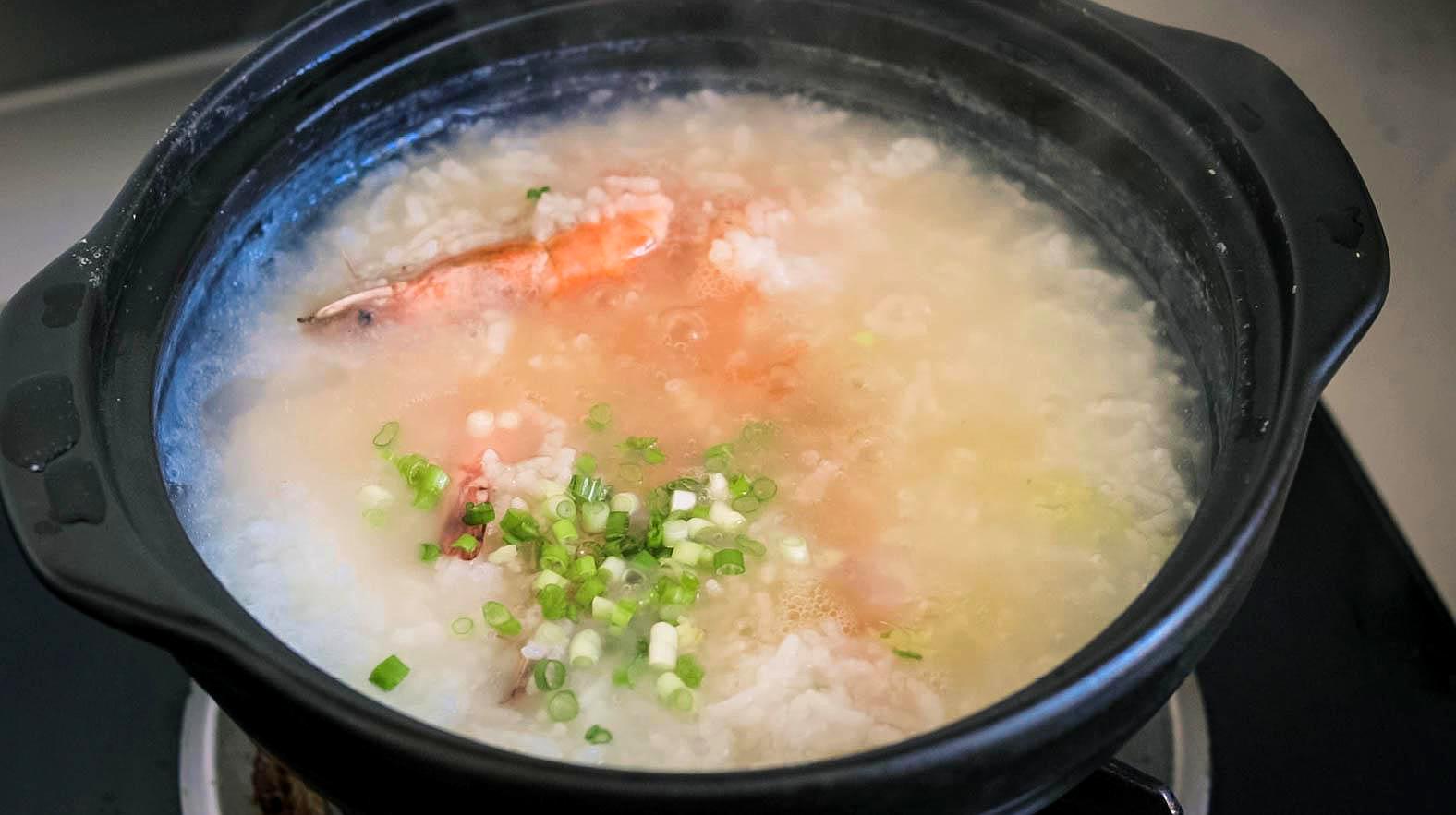 鲜虾粥的家常做法,只需掌握这种煮法,你也能做出鲜嫩浓稠鲜虾粥