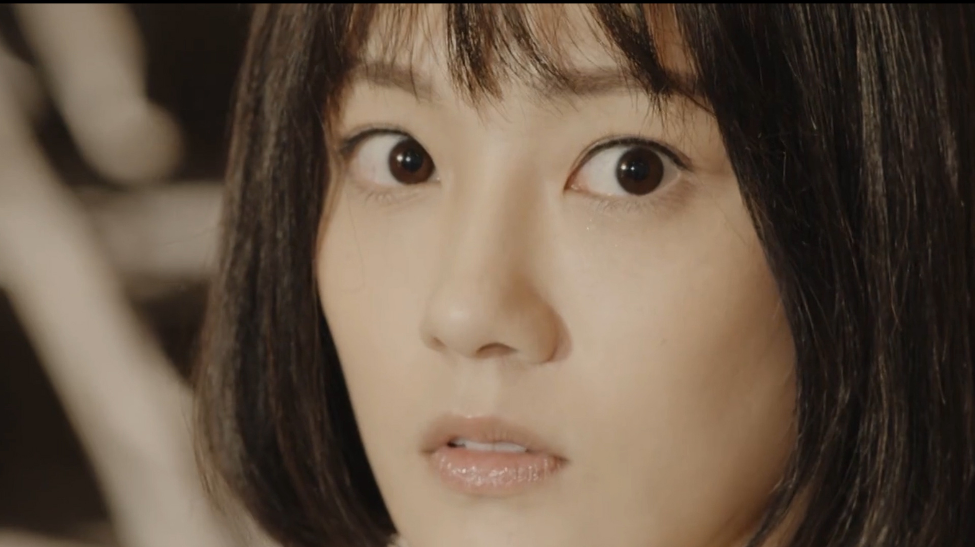 沙海19 黑瞎子搏斗变异人得到血清,吴邪把血清让给了王盟