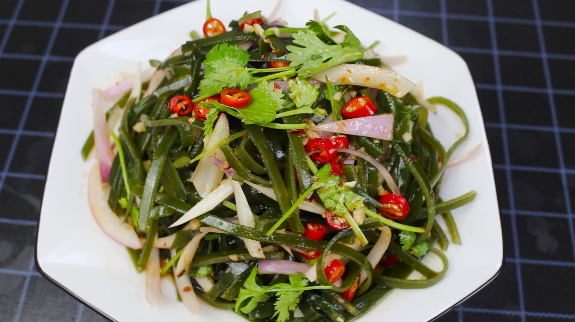 海带丝好吃有诀窍,用这个方法凉拌,海带丝不腥还很鲜,简单易学