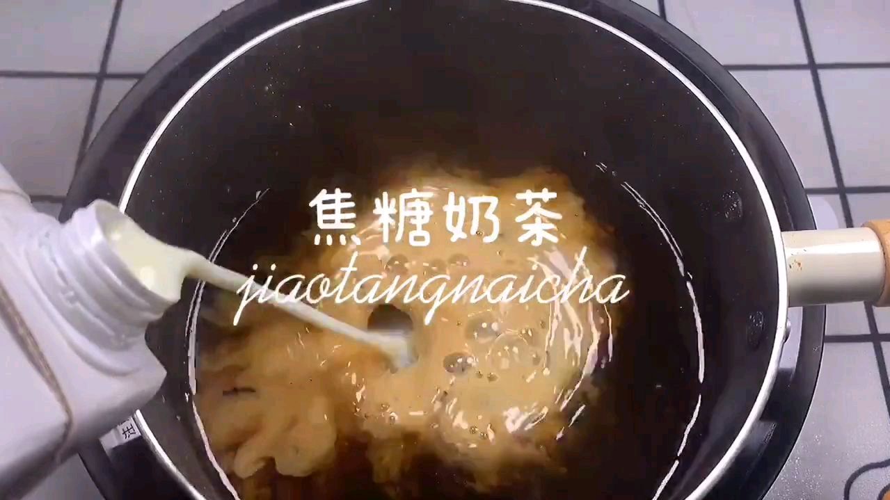 1焦糖奶茶:做法超級簡單,口感濃郁,關鍵是健康!