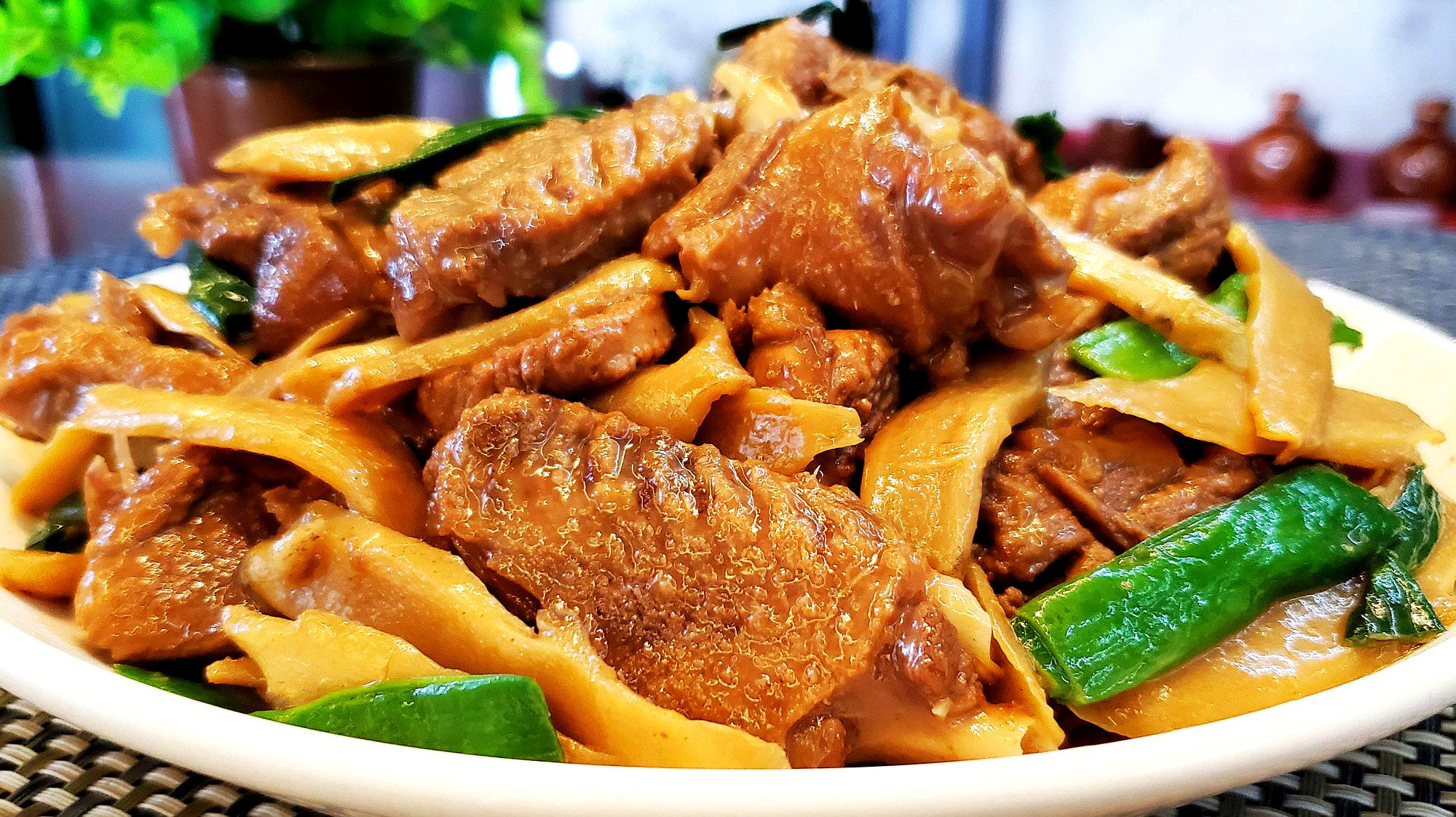 仔姜炒鸭最好吃的做法,吃着比烧鸭还香,入味下饭,上桌瞬间扫光
