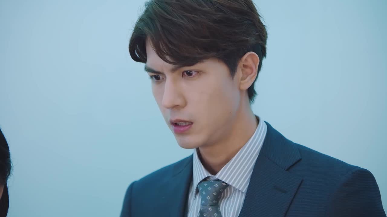 《我的莫格利男孩》白艺凌和郑理在电梯里接吻了 谁知电梯门一打开郑